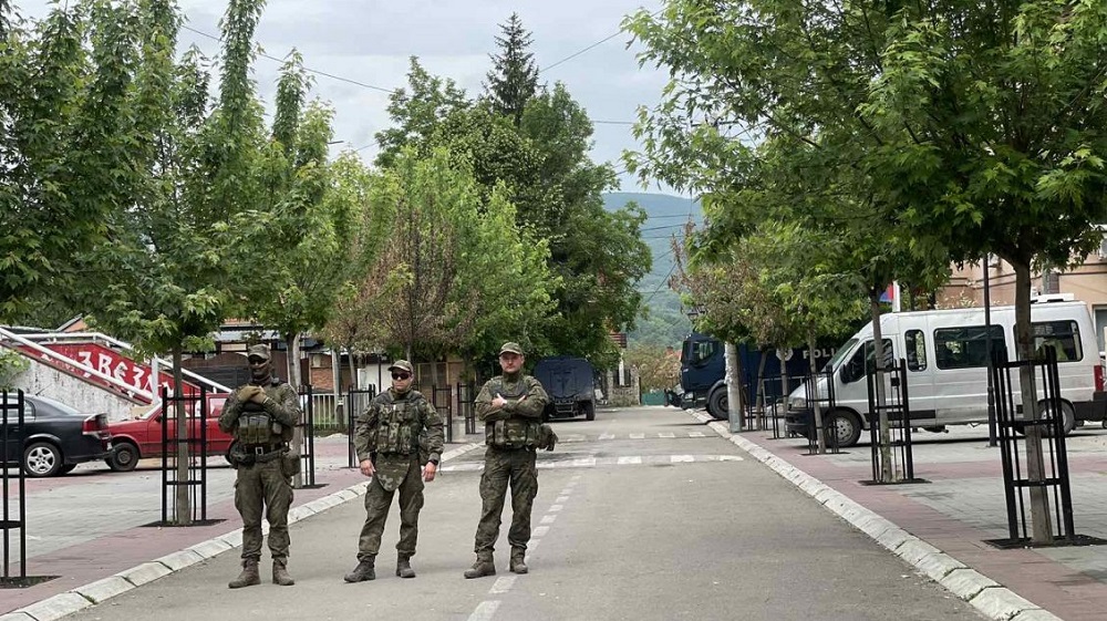 Tensione ne veri te Kosoves, protestuesit kalojne kordonin e KFOR-it